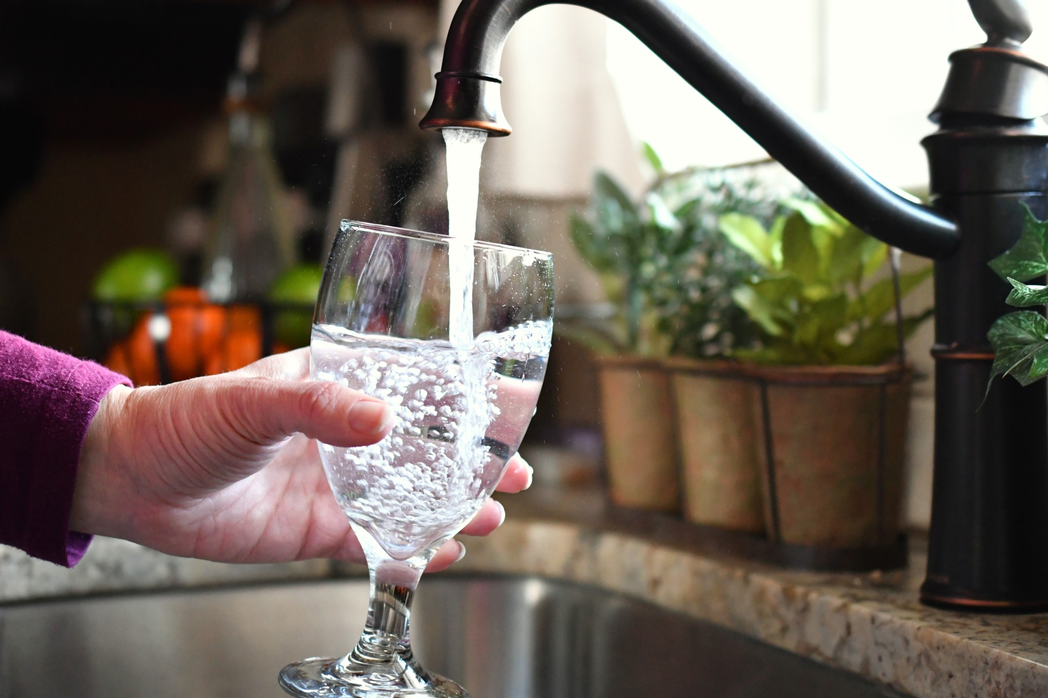 Trinkwasser genießen - Enthärtungsanlage bzw. Entkalkungsanlage nutzen Bild: Trinkwasser Genuss @MargJohnsonVA via Twenty20