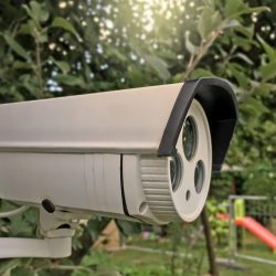 Darf mein Nachbar mich filmen / eine Kamera auf mein Grundstück richten? – Österreich