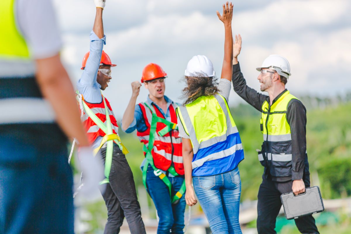 Wichtig: Eine gute Zusammenarbeit und Abstimmung beim Hausbau & bei Dacharbeiten & Spenglerarbeiten