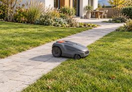 KI Symbolbild - Mähroboter im Garten passend wählen